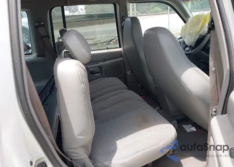 2000 Ford Explorer Xls z USA, uszkodzony, nr VIN 1FMZU72X4YZB73408